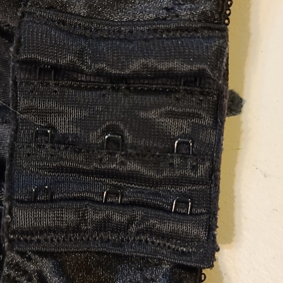 Bali Bra Black Lace Accents Satiny Soft No Padding/Underwire Size 36C. EUC - Picture 5 of 8